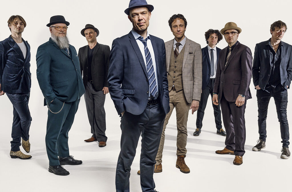 Thorbjørn Risager & The Black Tornado (DK)